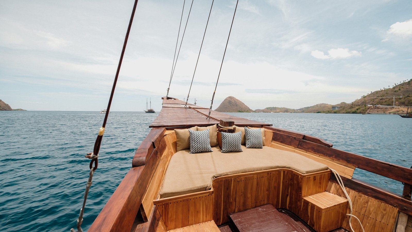 Sailing Komodo 2 Days 1 Night